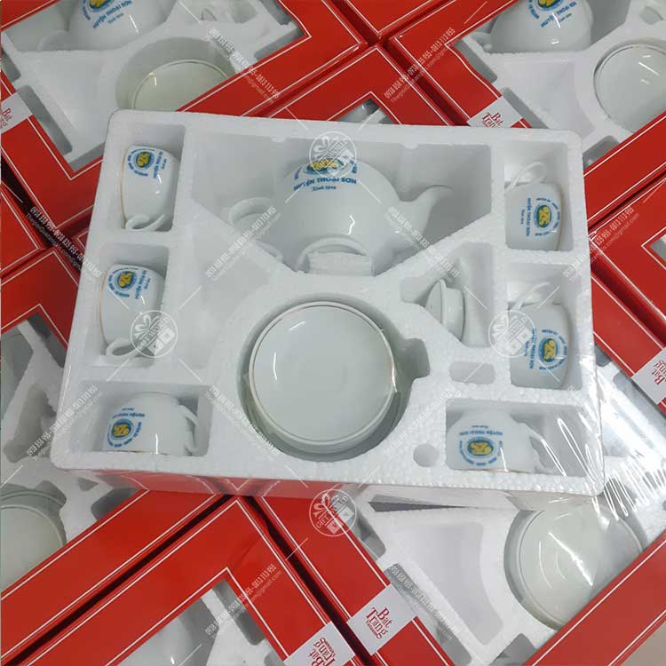 Bộ ấm trà Camelia viền chỉ vàng kim (650ml – 800ml) - ảnh 3