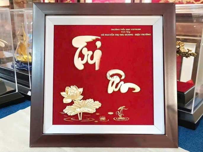 qua-tang-ngay-nha-giao-viet-nam-20-11.jpg (46 KB)